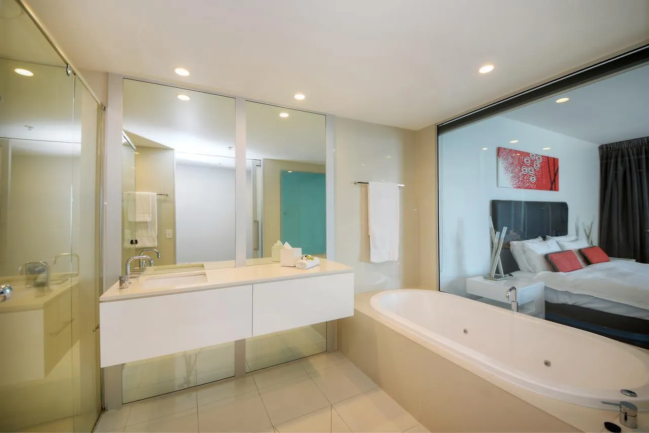 Private Apartment With Ocean Views At Q1 Resort Gold Coast 0*,  Austrália